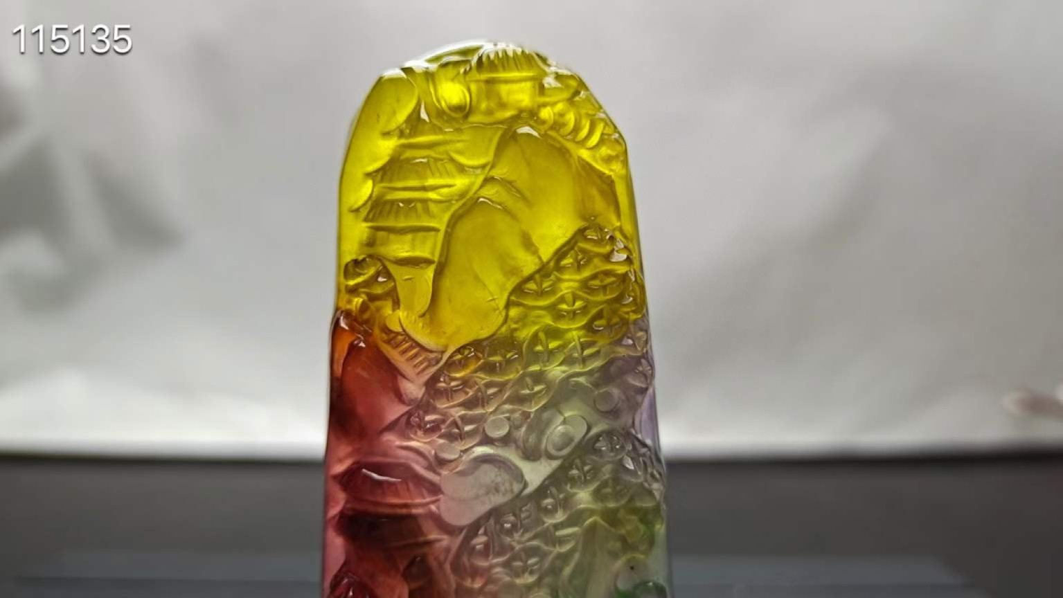 顶级龙石种多彩超大超厚翡翠山水牌，整料雕刻，水头超好，超级完美，重71.5克