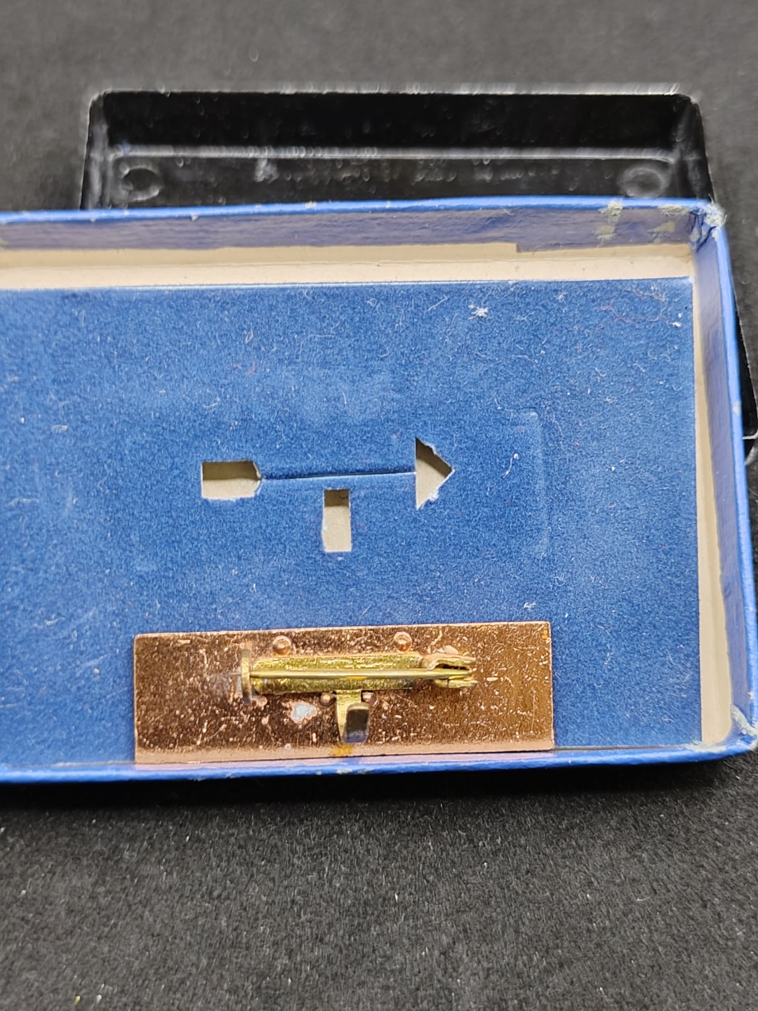 全场0元起拍 第48期 咸鱼国勋章拍卖专场 4月19日（周三）下午6：00开始 东德集体劳动荣誉称号奖章二次获得略章 早期珐琅