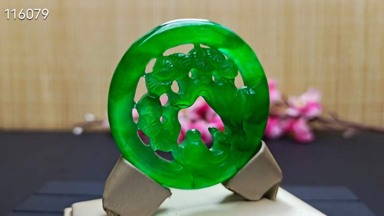 龙石种帝王绿翡翠“悟道”挂件，整料雕刻，水头超好，超级完美