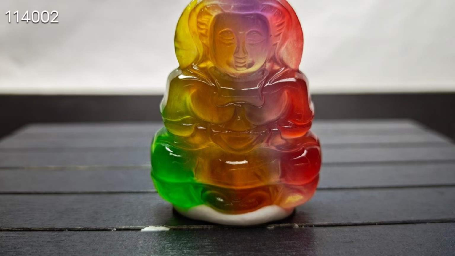 龙石种多彩翡翠观音挂件，整料雕刻，水头超好，超级完美