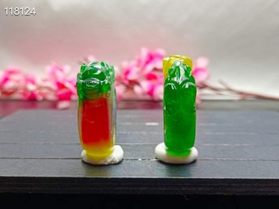 顶级龙石种多彩翡翠雕花马鞍戒指，水头超好，超级完美，整料雕刻 顶级龙石种多彩翡翠雕花马鞍戒指，水头超好，超级完美，整料雕刻