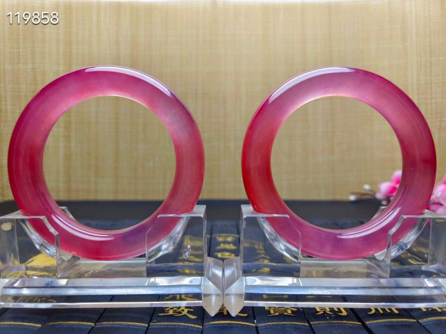 龙石种桃红翡翠手镯一对，水头超好，莹光感超强，重99.3/90.4克