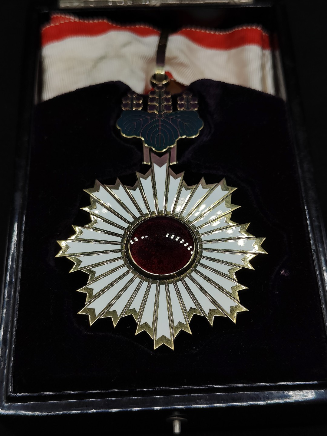 全场0元起拍 第48期 咸鱼国勋章拍卖专场 4月19日（周三）下午6：00开始 美品 日本三等旭日章 银制带略