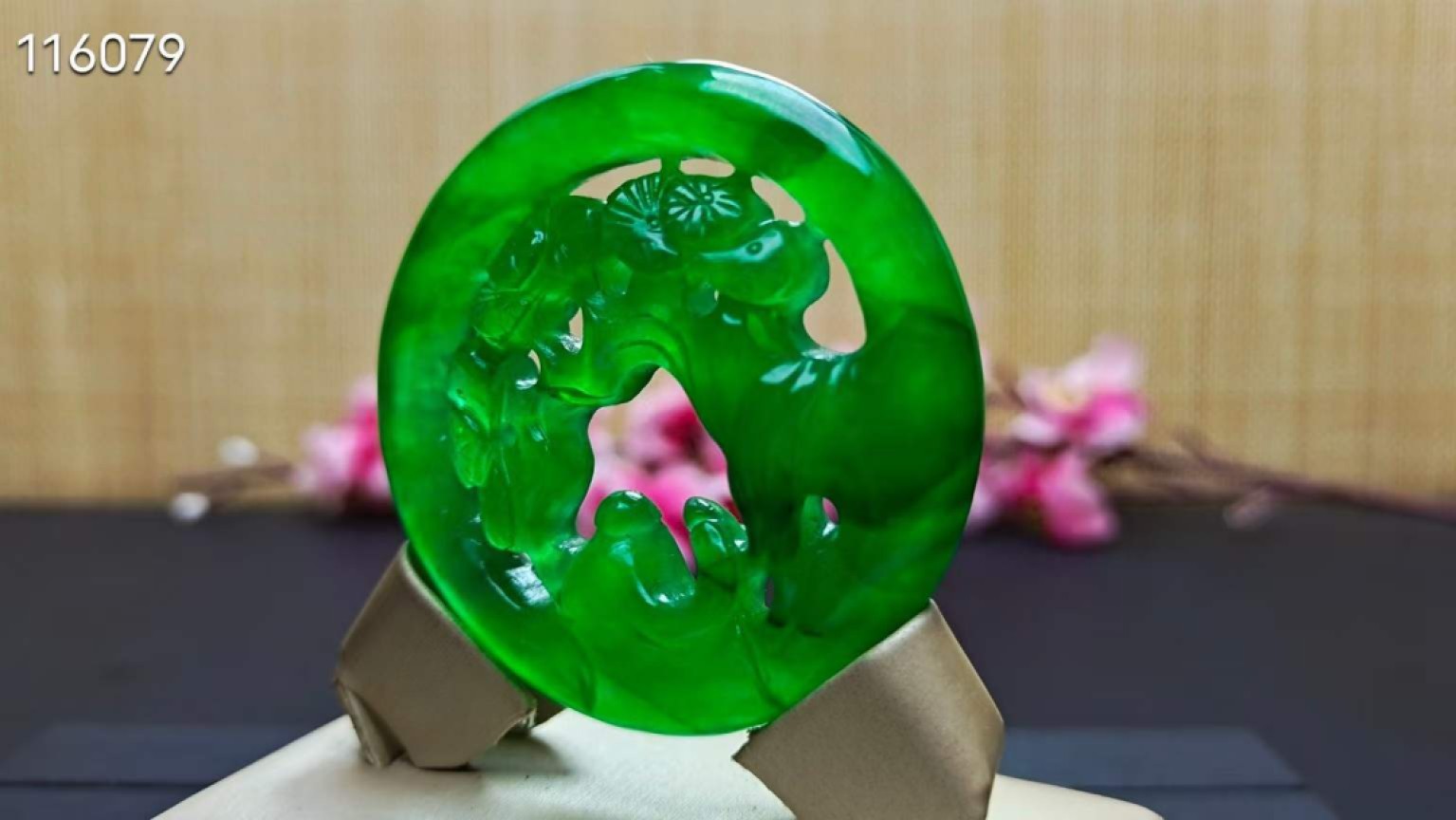 龙石种帝王绿翡翠“悟道”挂件，整料雕刻，水头超好，超级完美