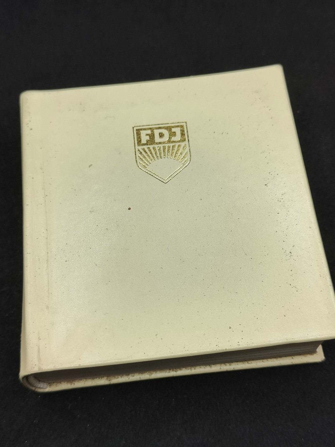 全场0元起拍 第48期 咸鱼国勋章拍卖专场 4月19日（周三）下午6：00开始 东德fdj迷你书 350页左右