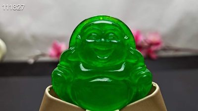 冰种帝王绿翡翠弥勒佛挂件，整料雕刻，水头超好，完美 冰种帝王绿翡翠弥勒佛挂件，整料雕刻，水头超好，完美