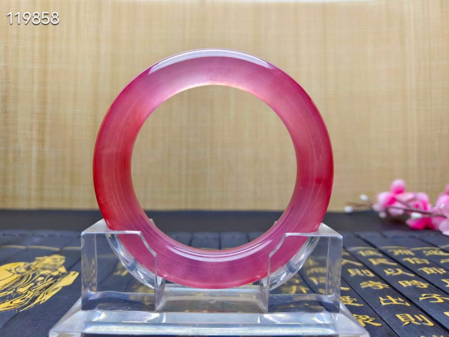龙石种桃红翡翠手镯一对，水头超好，莹光感超强，重99.3/90.4克