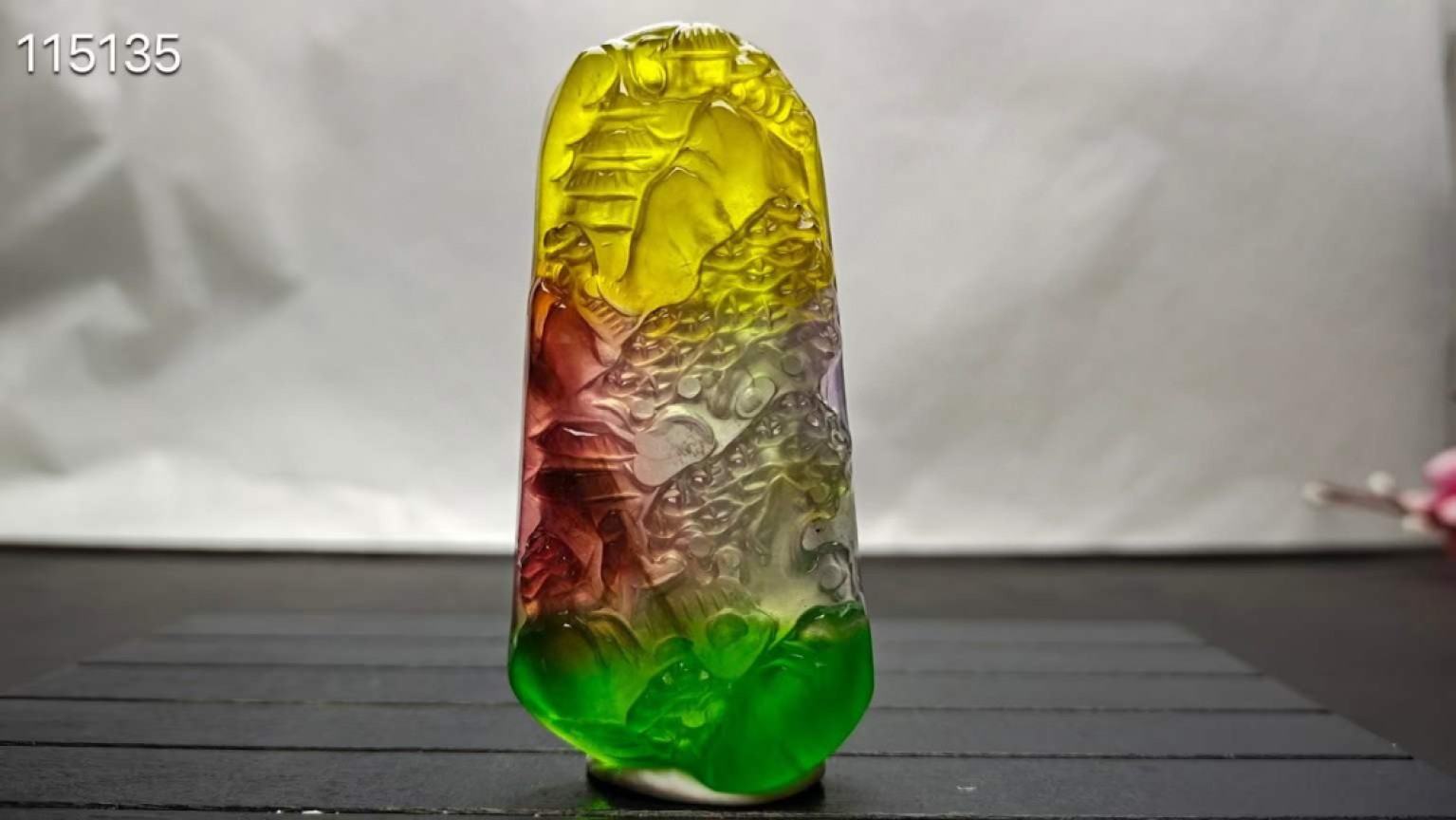 顶级龙石种多彩超大超厚翡翠山水牌，整料雕刻，水头超好，超级完美，重71.5克