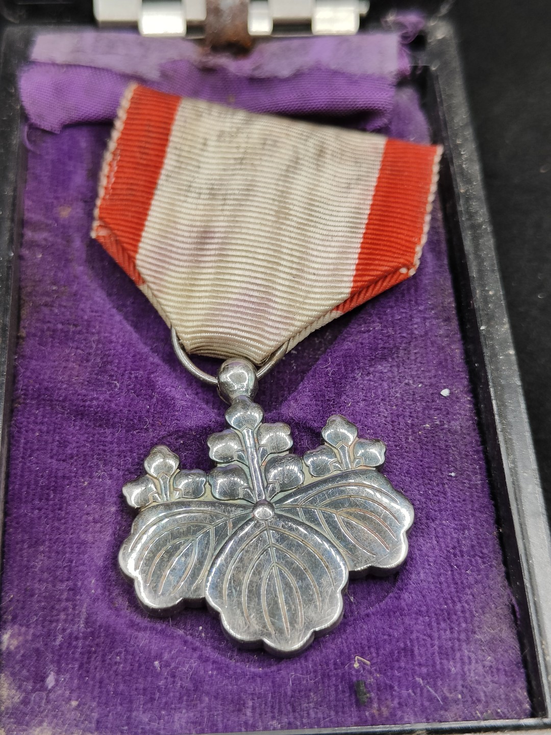 全场0元起拍 第48期 咸鱼国勋章拍卖专场 4月19日（周三）下午6：00开始 日本白色桐叶章 纯银制