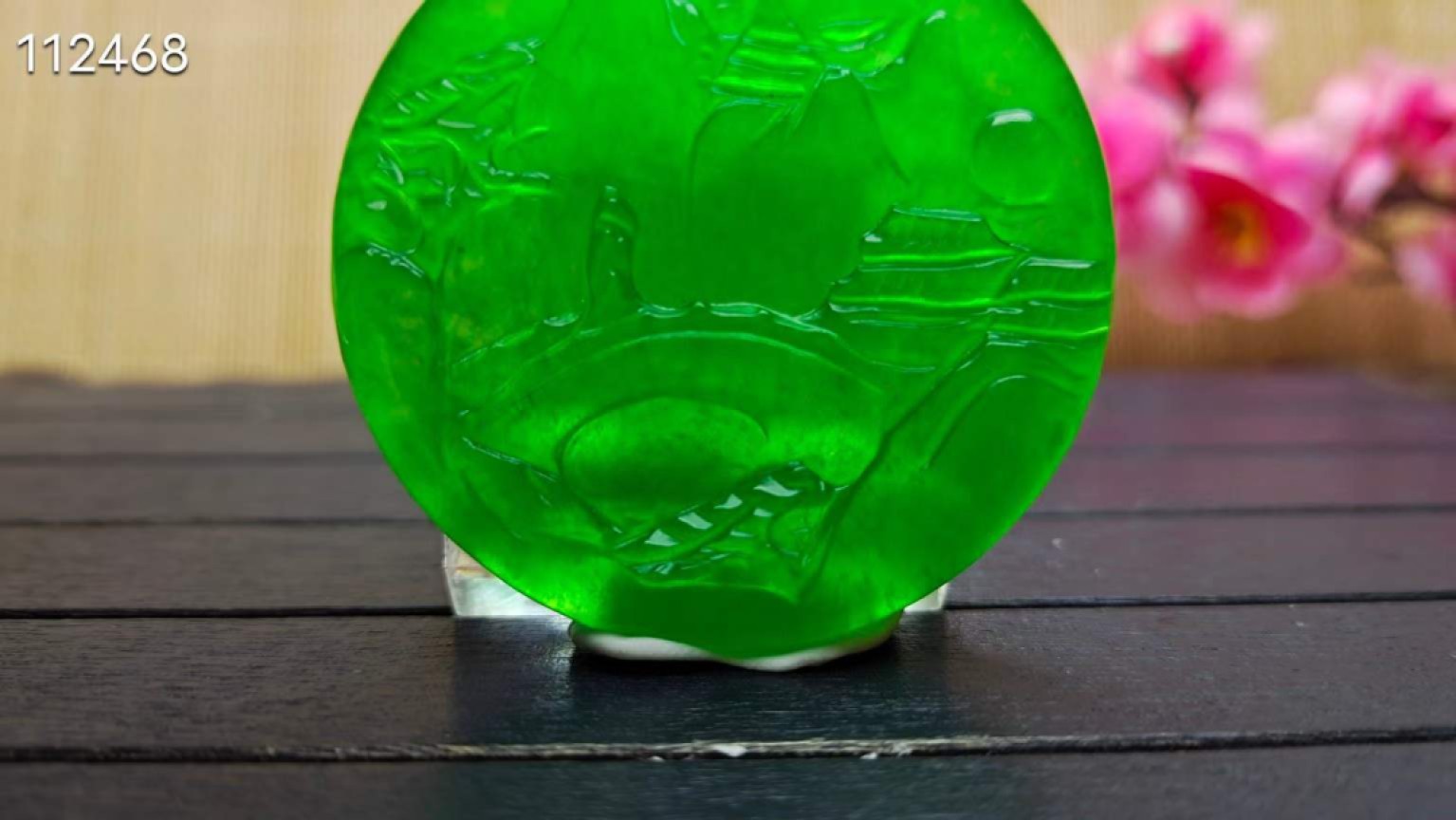 龙石种帝王绿翡翠山水牌，整料雕刻，水头超好，超级完美