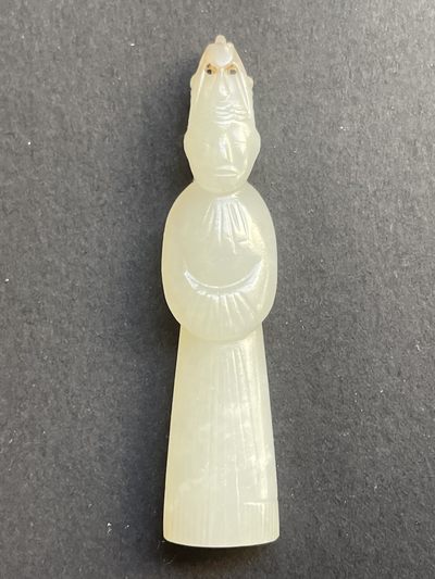 欧美回流精选 - 回流清代和田玉翁仲挂件 尺寸：6.2cm，完整无裂。