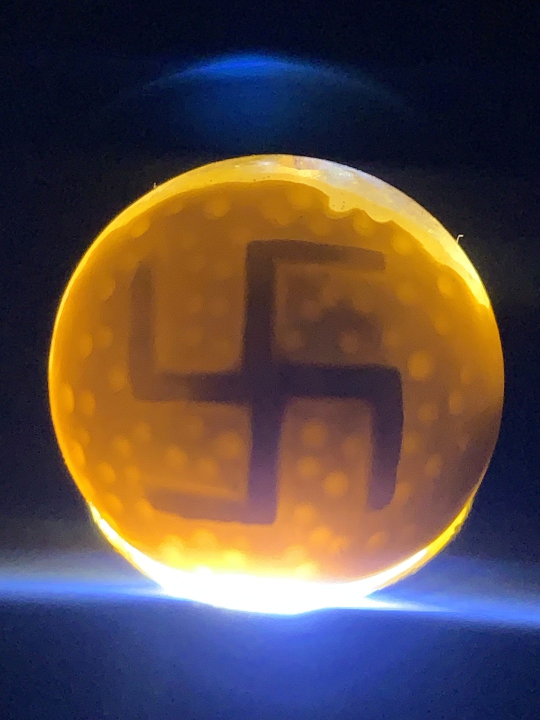 精美冰飘亚光战国红玛瑙手工雕刻万字符咒点珠一个，