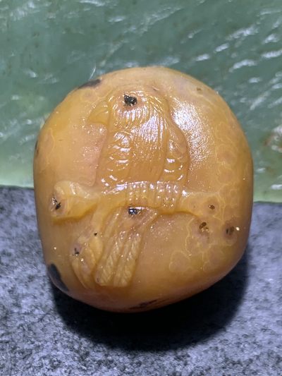 精美亚光原皮天眼战国红玛瑙手工俏色巧雕喜上眉梢随形吊坠（把件)一个， - 精美亚光原皮天眼战国红玛瑙手工俏色巧雕喜上眉梢随形吊坠（把件)一个，