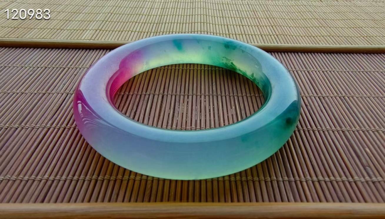 龙石种多彩翡翠手镯一对，水头超好，超级完美，53口径，重91.3/94.2克