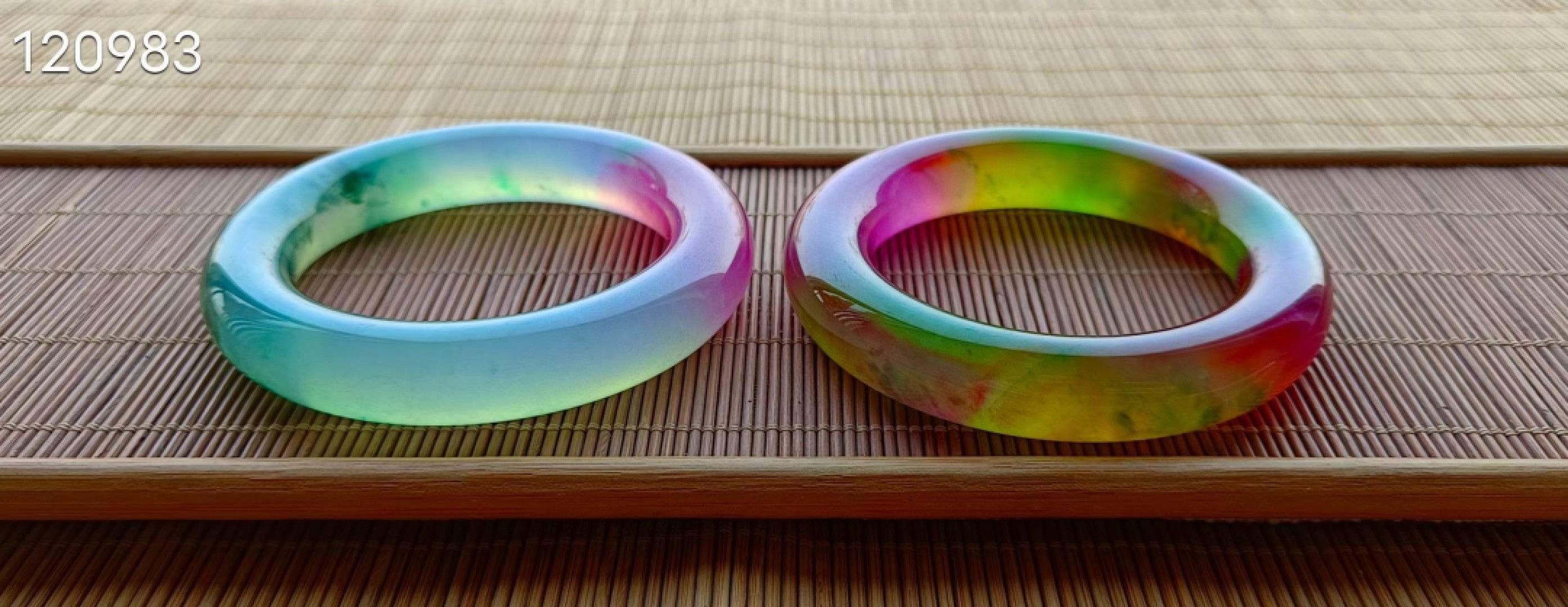 龙石种多彩翡翠手镯一对，水头超好，超级完美，53口径，重91.3/94.2克