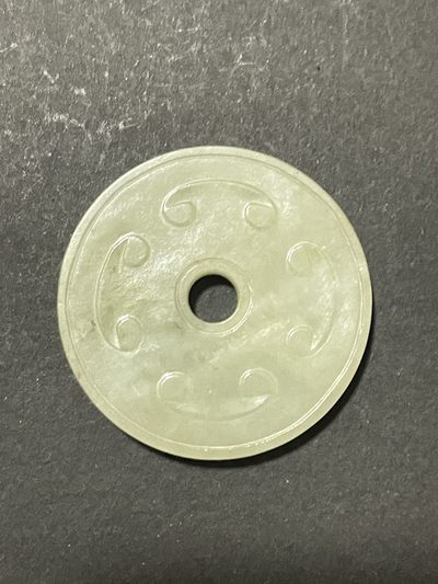 欧美回流精选 - 欧洲回流清代玉钱 尺寸：4.8cm，品相好。