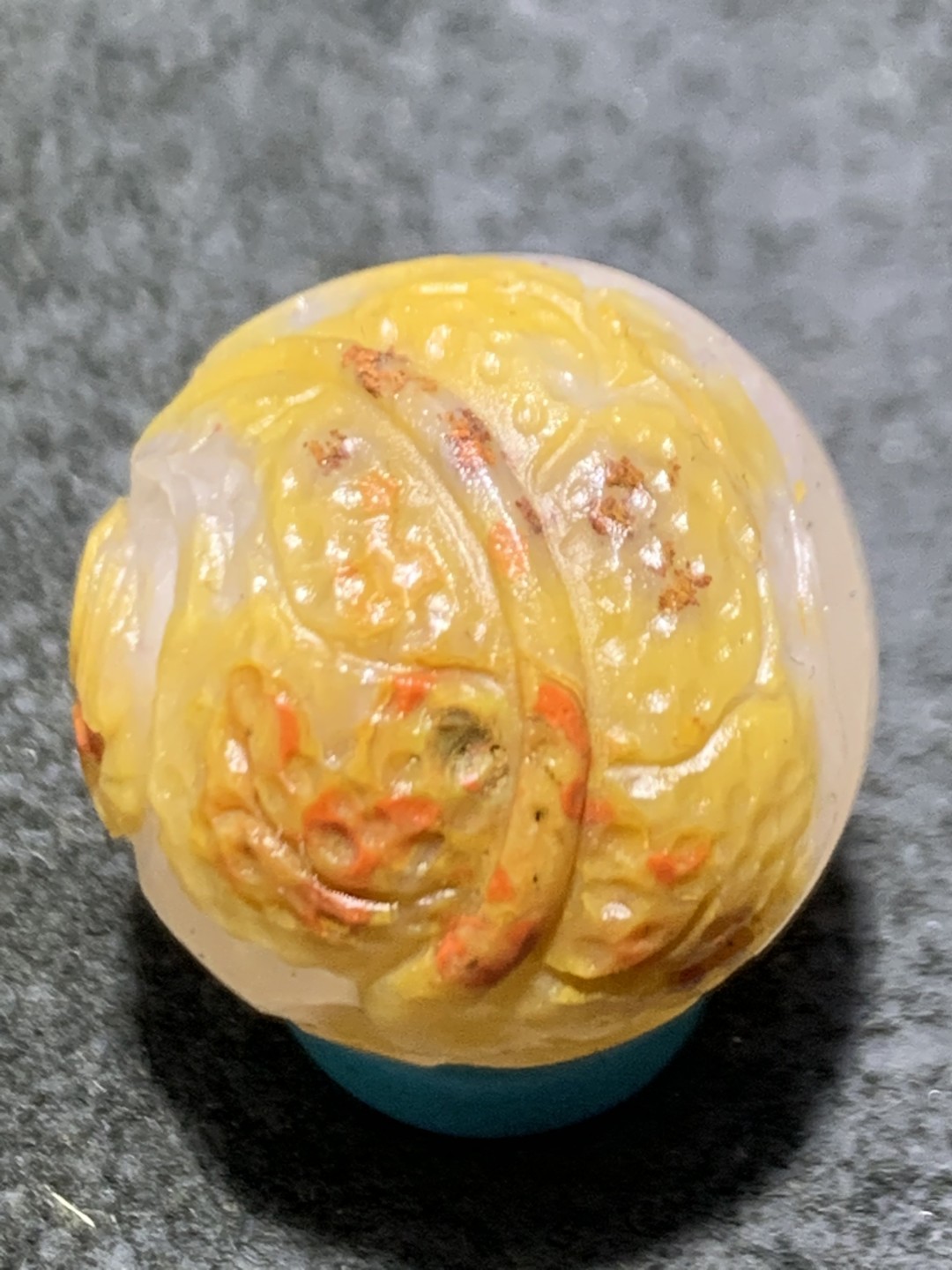 精美冰飘亚光战国红玛瑙手工俏色巧雕树叶珠一个