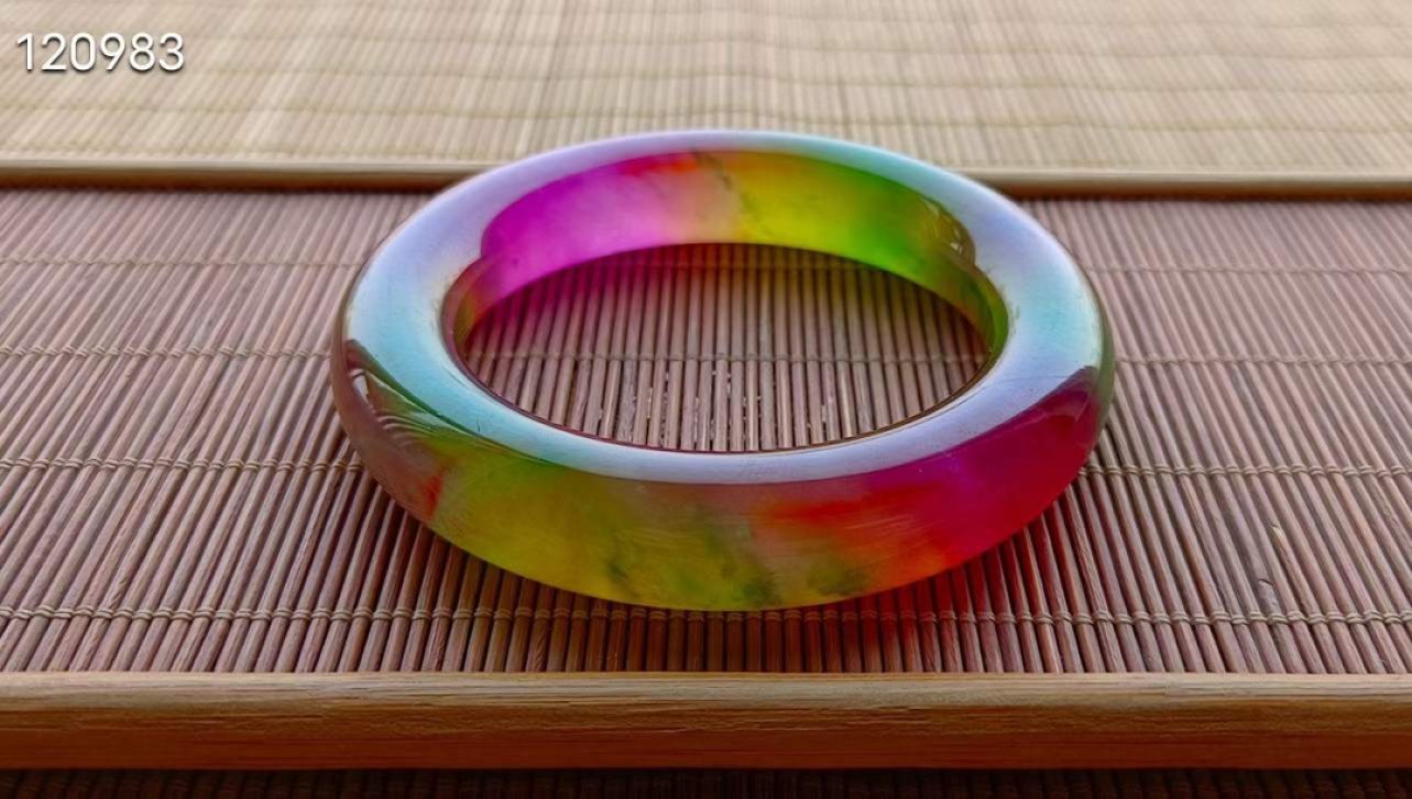 龙石种多彩翡翠手镯一对，水头超好，超级完美，53口径，重91.3/94.2克