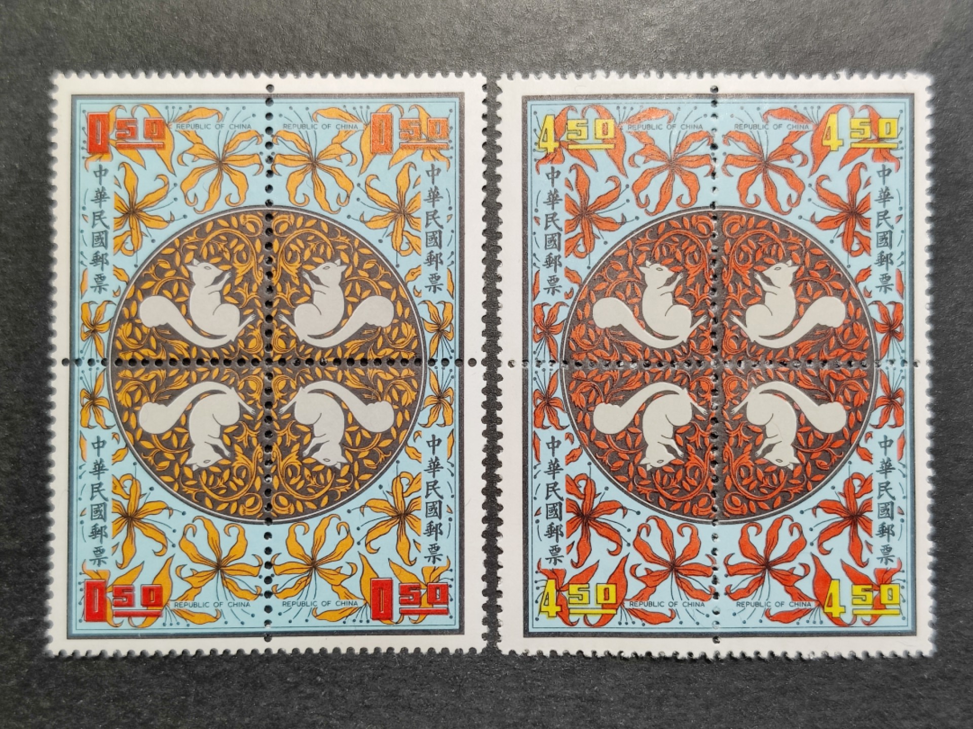 洪涛臻品批发群  精选邮票限时拍卖第二百八十四期 经典贵票！1971年 专81生肖鼠年 四方联2联全套 原胶润亮无贴全品！ (部分早期票印刷顺序特殊：先印刷票图再刷背胶，所以有些票齿孔中会留下胶痕，与T46猴子背面粘印的油墨一个道理！这也是分辨这些早期邮票原胶的一个方法）