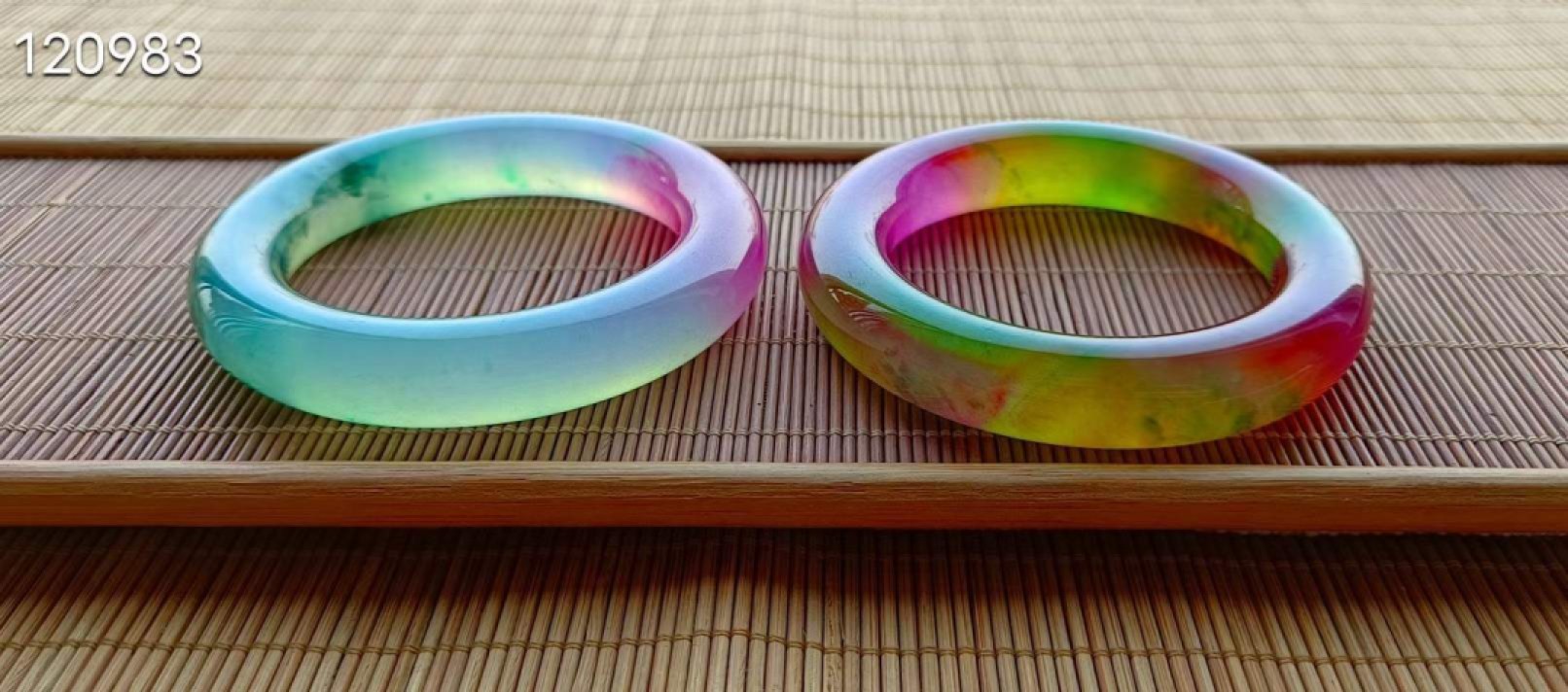 中国古玩 唐物 緑砡石 翡翠 青砡手彫水盠 中国古玩 唐物 緑砡石 翡翠 青砡手彫水盠 翠绿青山