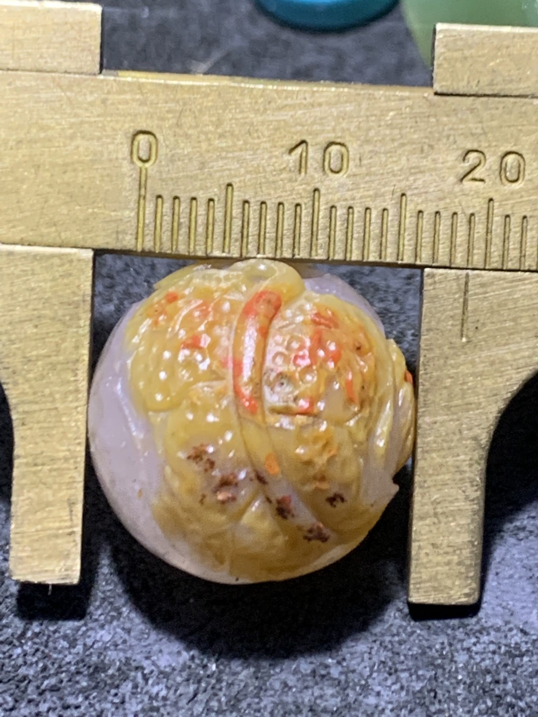 精美冰飘亚光战国红玛瑙手工俏色巧雕树叶珠一个