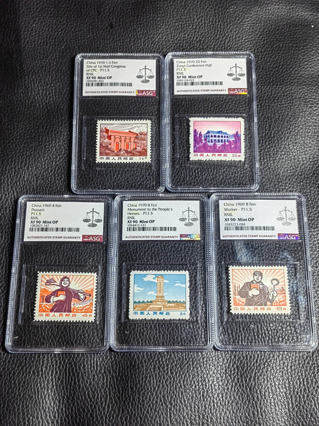 洪涛臻品批发群  精选邮票限时拍卖第二百三十六期 普无号【带5枚11.5度细齿组外品】【一大，遵义，纪念碑，工人，农民是细齿】ASG90分11枚大全一套，文革唯一一套普票，经典热门品种，ASG严评普无号细齿很多不予入壳，一大细齿数据可查90分只有40余枚，工人细齿仅有100枚，末图华宇带4枚细齿最2月17日最新成交价做参考，注意捡漏