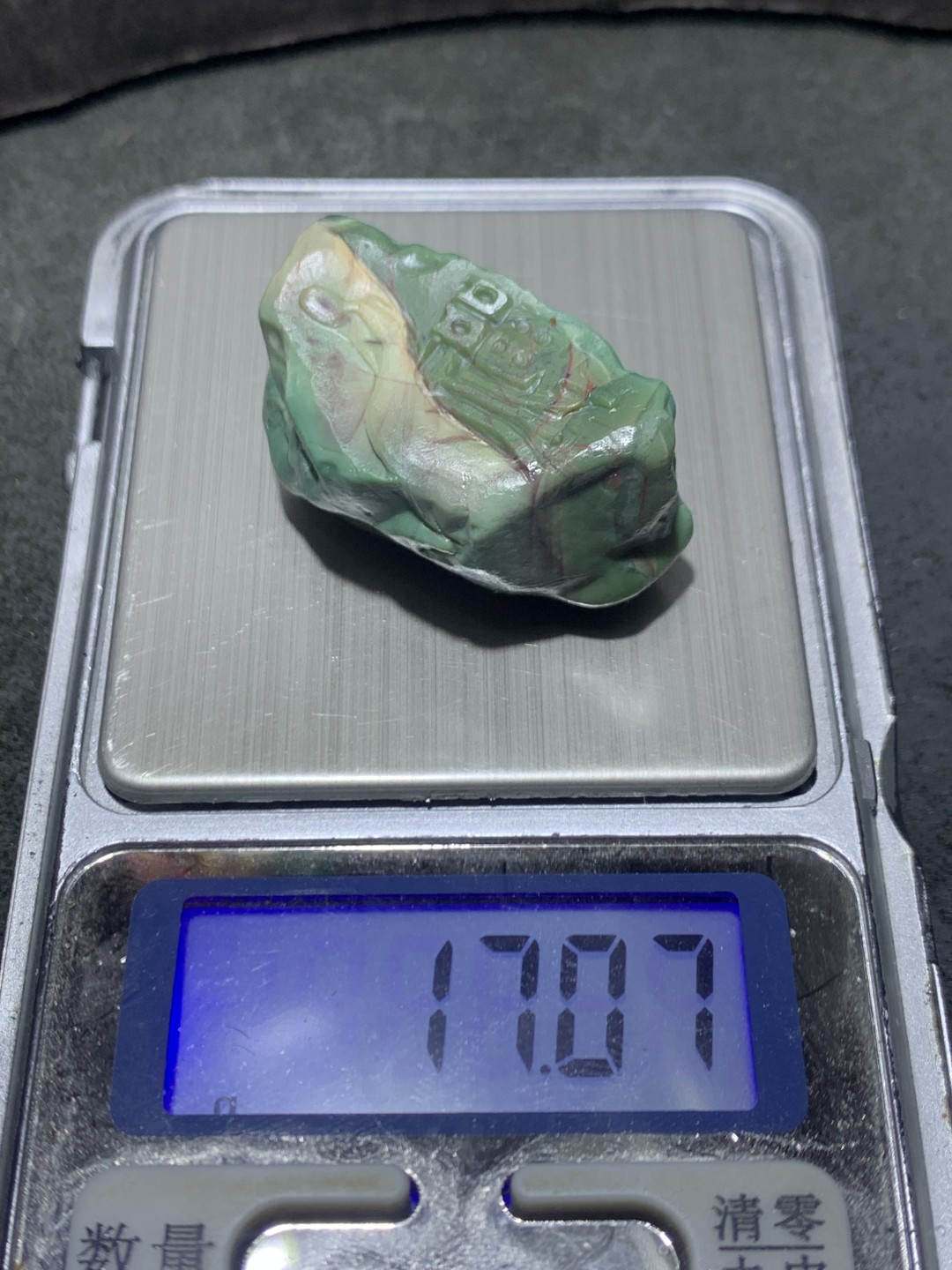 精美戈壁绿碧玉手工雕刻一心向佛禅字意境把件（吊坠)一个！