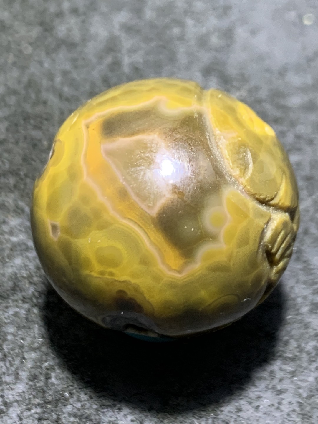 精美原皮战国红玛瑙手工雕刻玉兔随形珠一个，