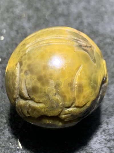 精美原皮战国红玛瑙手工雕刻玉兔随形珠一个， 精美原皮战国红玛瑙手工雕刻玉兔随形珠一个，