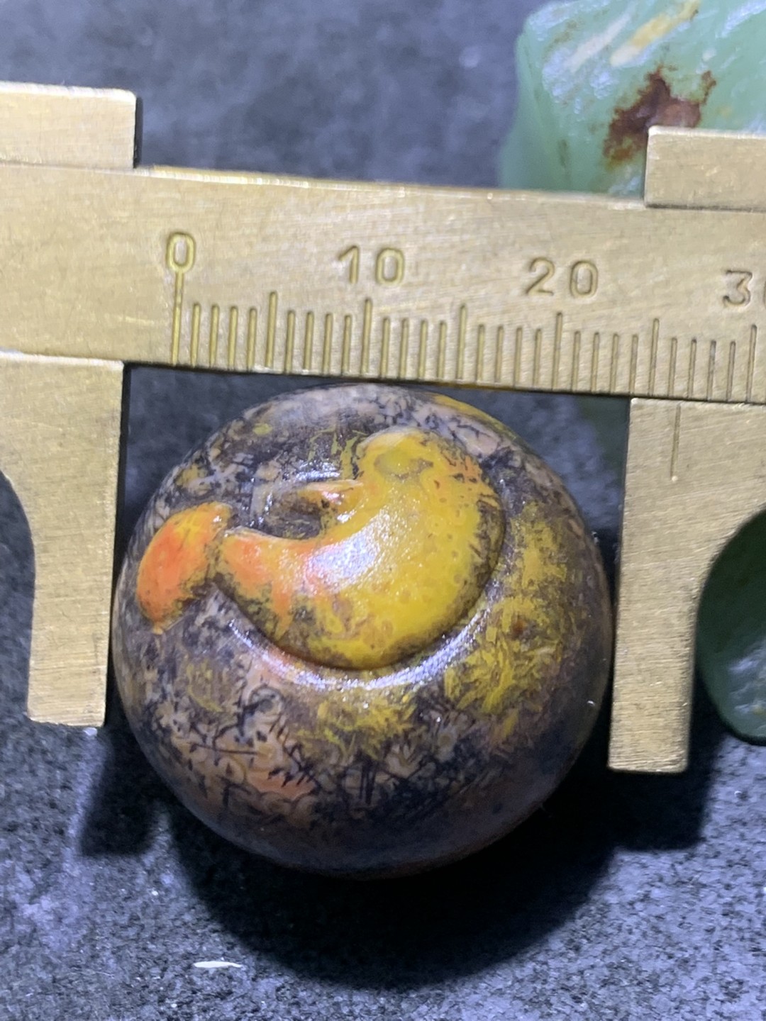 精美亚光原皮战国红玛瑙手工俏色巧雕一心向佛意境大圆珠一颗