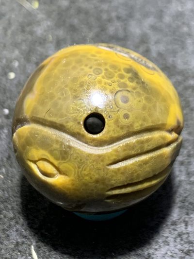 精美原皮战国红玛瑙手工雕刻玉兔随形珠一个， 精美原皮战国红玛瑙手工雕刻玉兔随形珠一个，