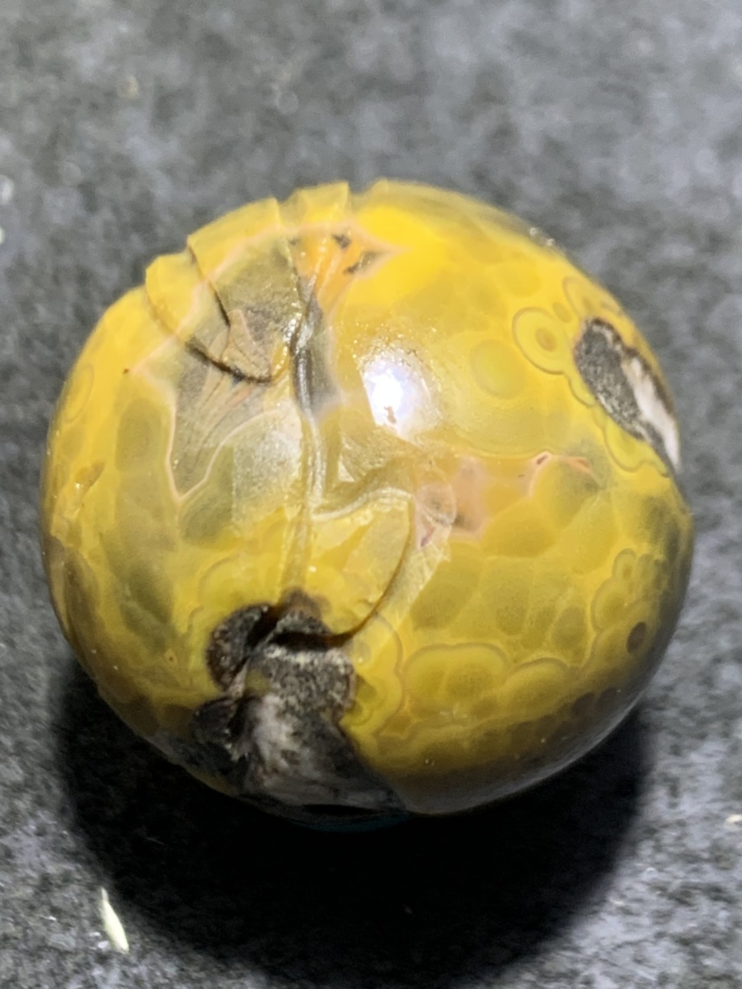 精美原皮战国红玛瑙手工雕刻玉兔随形珠一个，