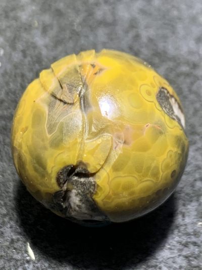 精美原皮战国红玛瑙手工雕刻玉兔随形珠一个， 精美原皮战国红玛瑙手工雕刻玉兔随形珠一个，