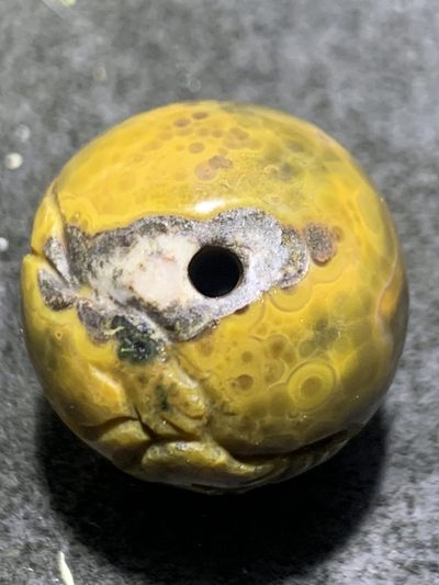 精美原皮战国红玛瑙手工雕刻玉兔随形珠一个， 精美原皮战国红玛瑙手工雕刻玉兔随形珠一个，