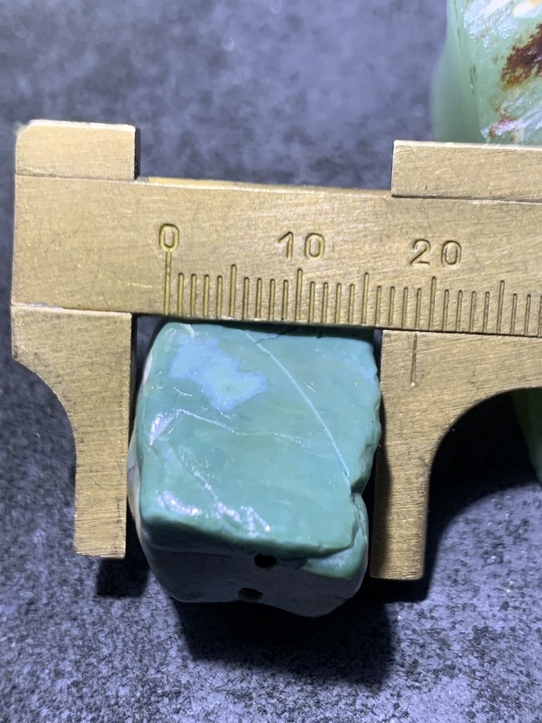精美戈壁绿碧玉手工雕刻一心向佛禅字意境把件（吊坠)一个！