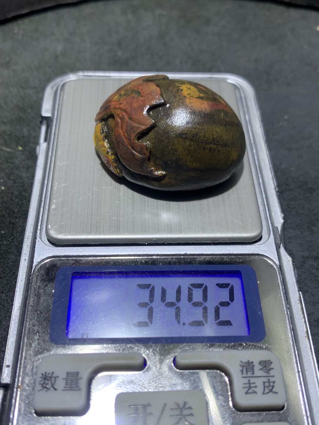 精美亚光原皮天眼纹包浆料战国红玛瑙手工雕刻金鱼把件一个