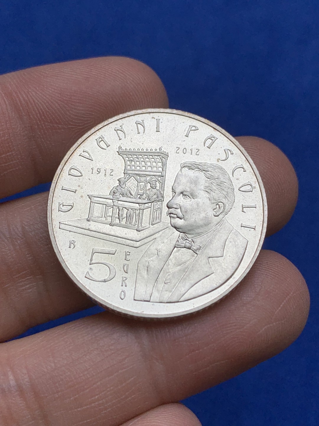 《竞宝斋》三少爷老婆本专场-第156场 (全场包邮) 圣马力诺2005年政治家安东尼奥·奥诺弗里纪念、2012年乔万尼·帕斯科利逝世100周年纪念5欧元银币一对，925银，直径32mm，重量18g 共36克