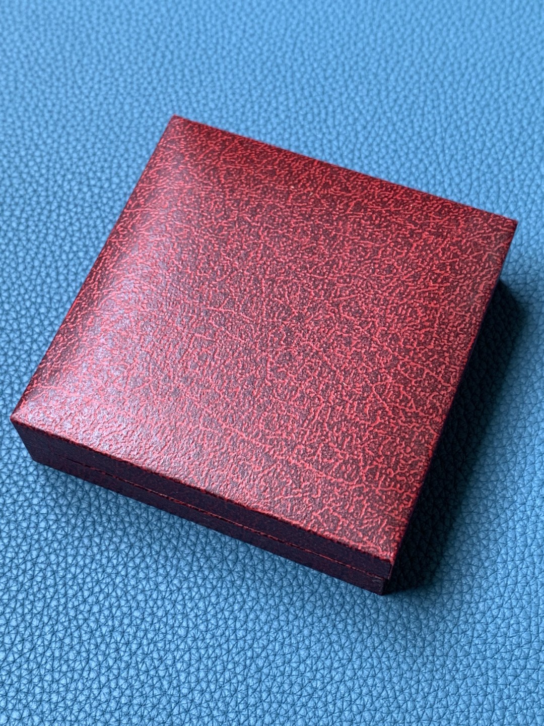 《竞宝斋》三少爷老婆本专场-第156场 (全场包邮) 中国2016年熊猫10元小金币，1g，原封带盒，上海造币厂出品