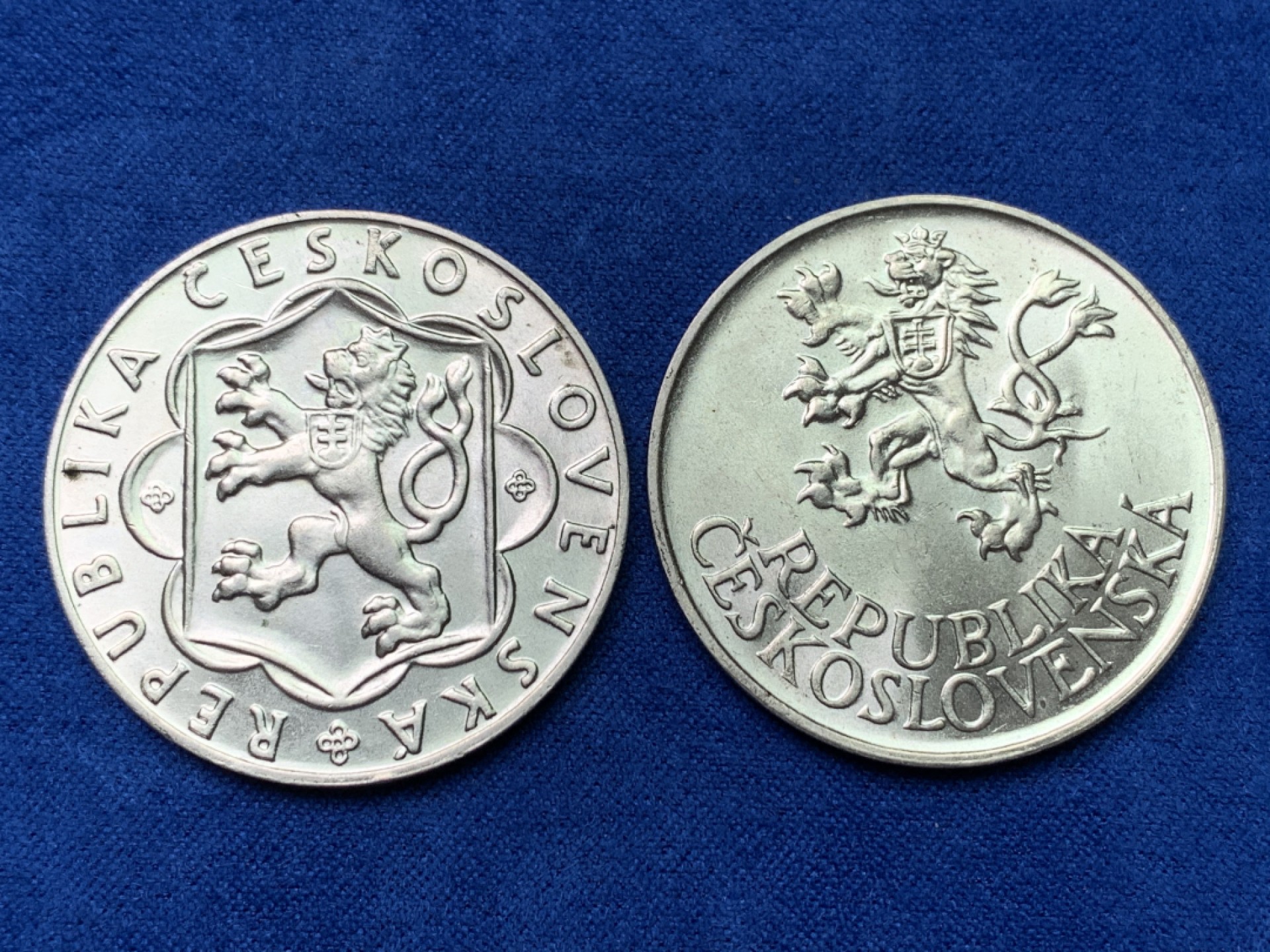 《竞宝斋》三少爷老婆本专场-第156场 (全场包邮) 捷克斯洛伐克1954、1955年25克朗银币一对，原光可评级好品相。500银，直径34mm，重量16g