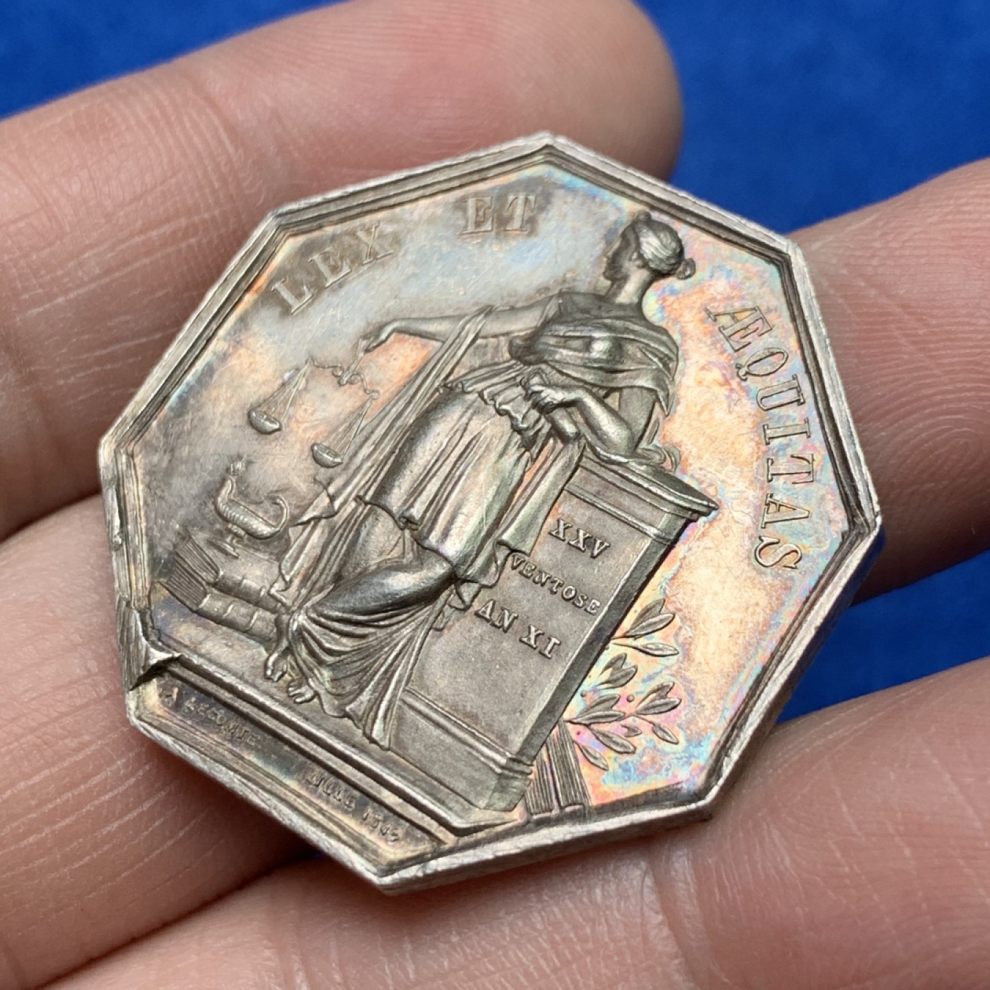 《竞宝斋》三少爷老婆本专场-第156场 (全场包邮) 法国1849年公平女神八角代用银币，蜜蜂+ARGENT边铭，对边直径34.5mm，重量18.16g。可评级好品相