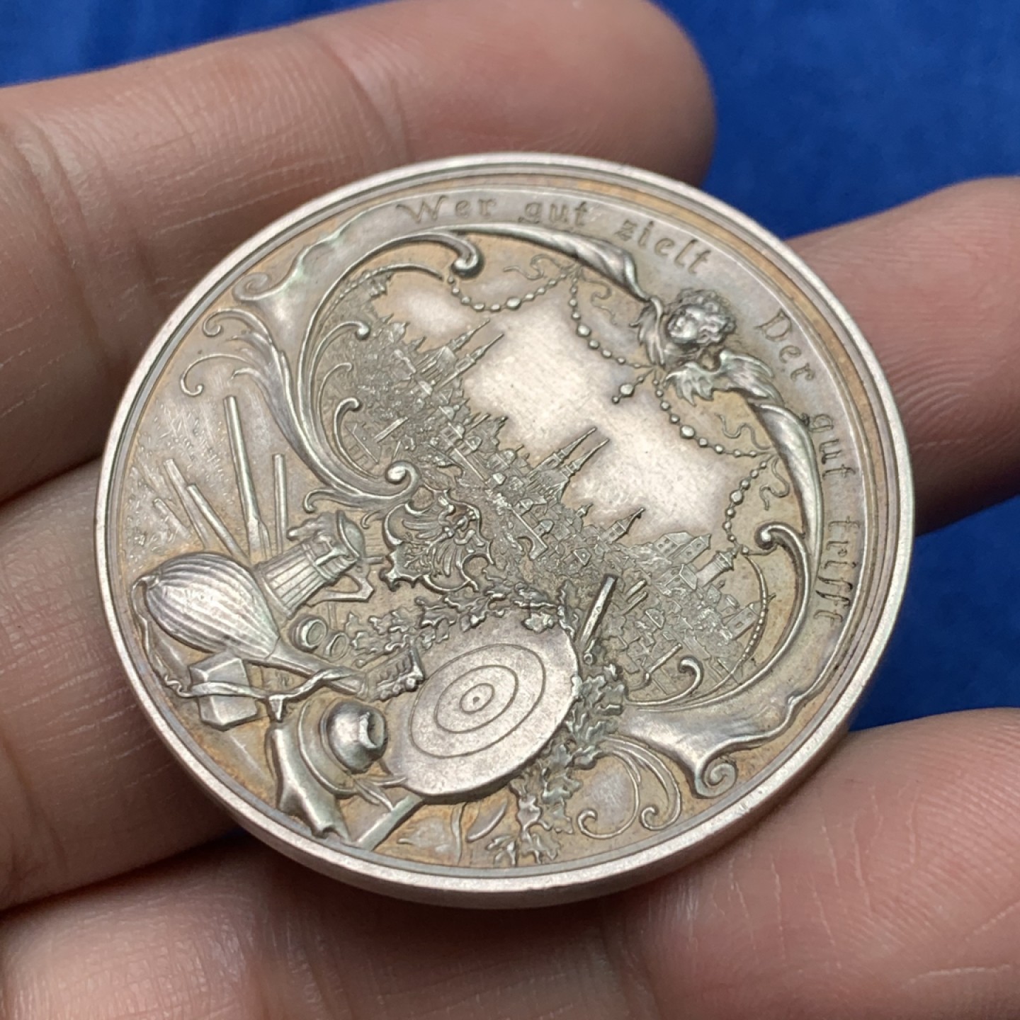 《竞宝斋》三少爷老婆本专场-第156场 (全场包邮) 瑞士1897年纽伦堡德意志联邦射击节大银章，光边，直径40.5mm，重量29.6g