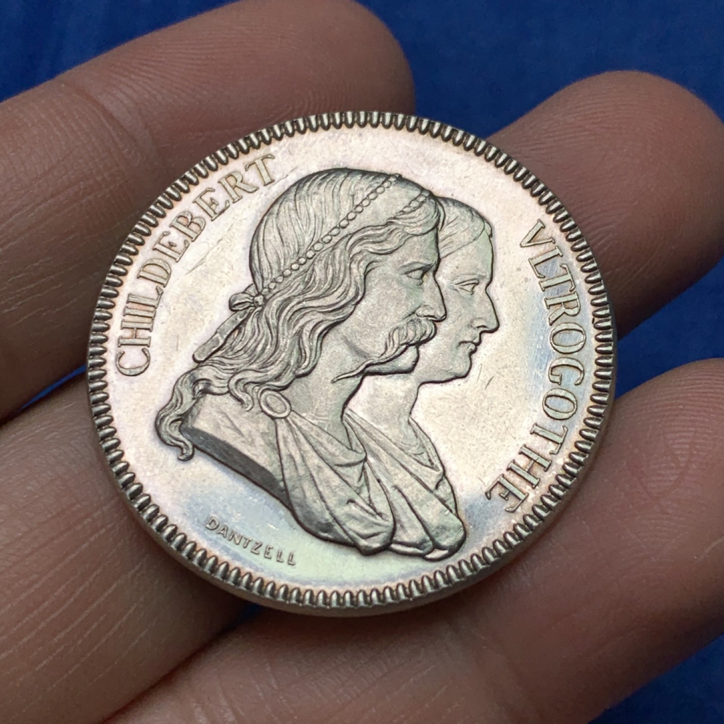 《竞宝斋》三少爷老婆本专场-第156场 (全场包邮) 法国1880年里昂医院希尔德贝尔特夫妇纪念代用银币，蜜蜂+ARGENT边铭，直径35mm，重量16.47g。UNC好品相