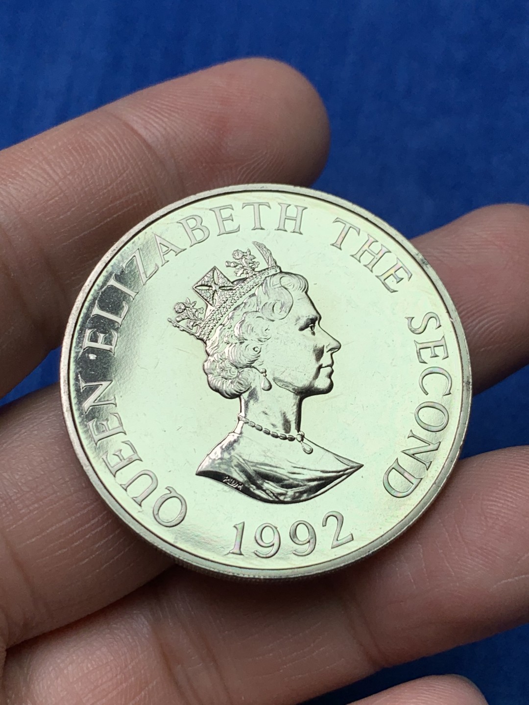 《竞宝斋》三少爷老婆本专场-第156场 (全场包邮) 圣赫勒拿和阿森松1986年50便士、奥尔德尼1992年2镑克朗大镍币一对