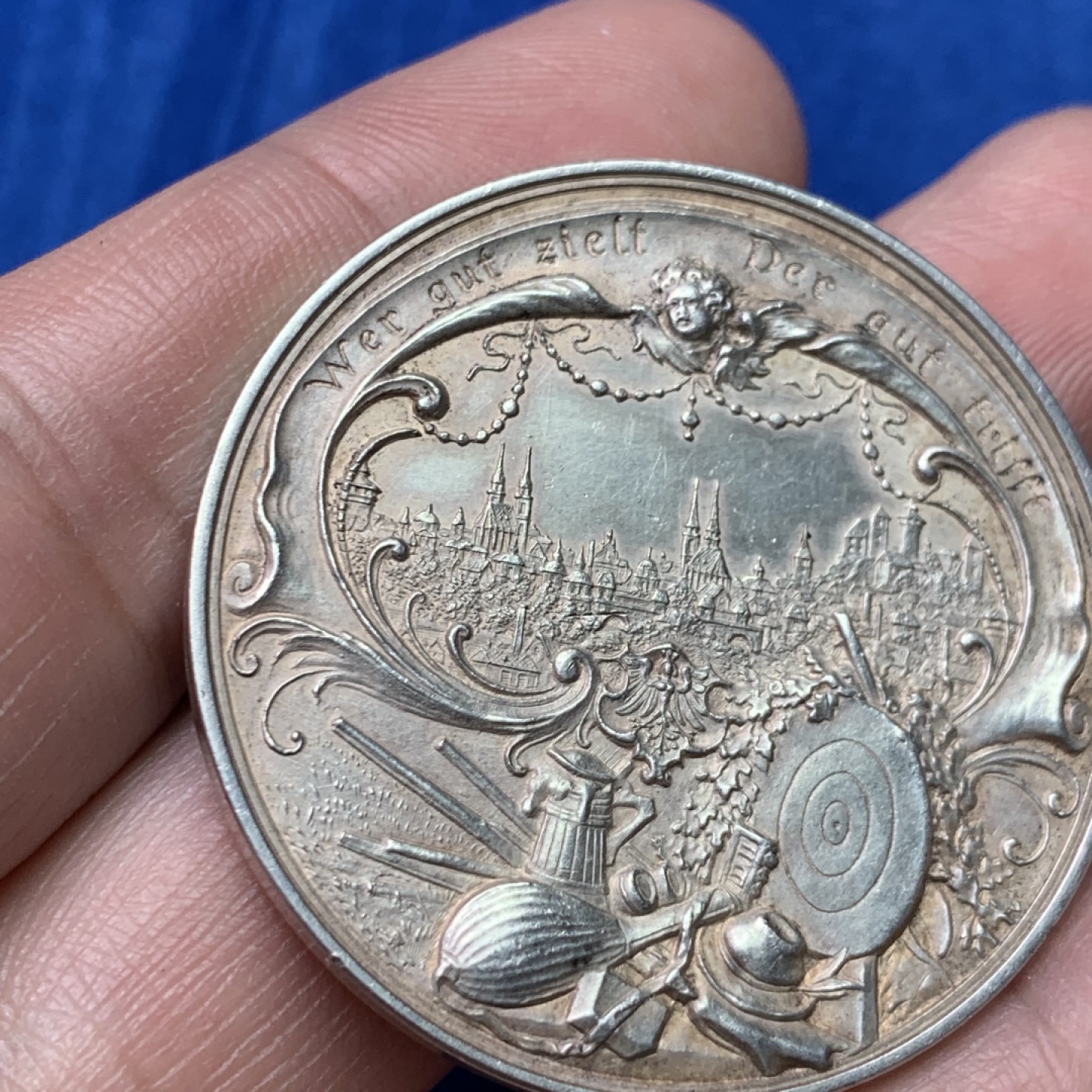 《竞宝斋》三少爷老婆本专场-第156场 (全场包邮) 瑞士1897年纽伦堡德意志联邦射击节大银章，光边，直径40.5mm，重量29.6g