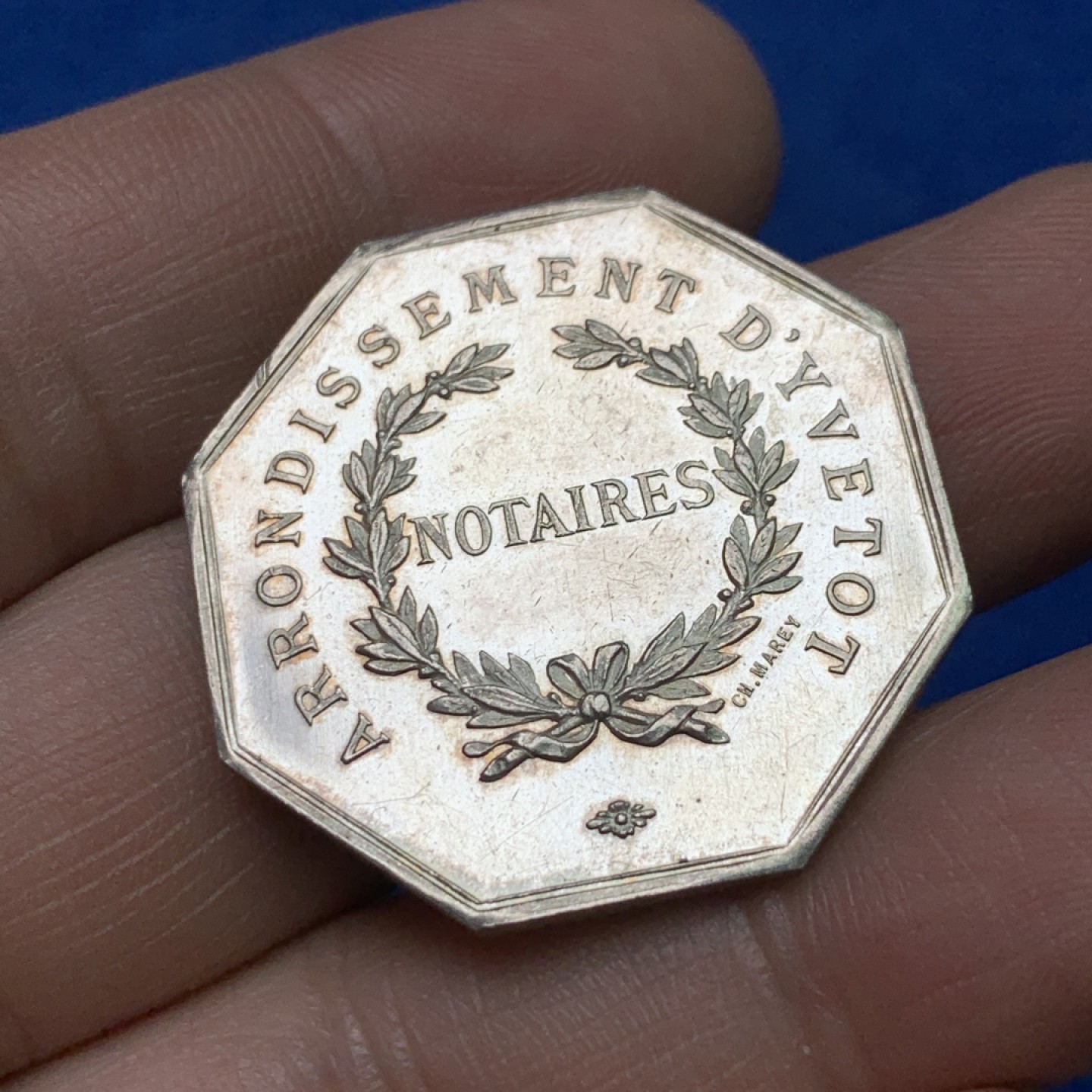 《竞宝斋》三少爷老婆本专场-第156场 (全场包邮) 法国20世纪早期伊沃托区公证人八角代用银币，丰饶角+ARGENT边铭，对边直径31.5mm，重量13.44g。可评级好品相