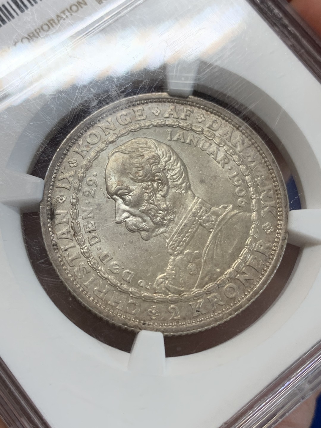 《竞宝斋》三少爷老婆本专场-第156场 (全场包邮) NGC MS64 丹麦1906年克里斯蒂安九世国王逝世-弗雷德里克八世国王登基纪念2克朗银币