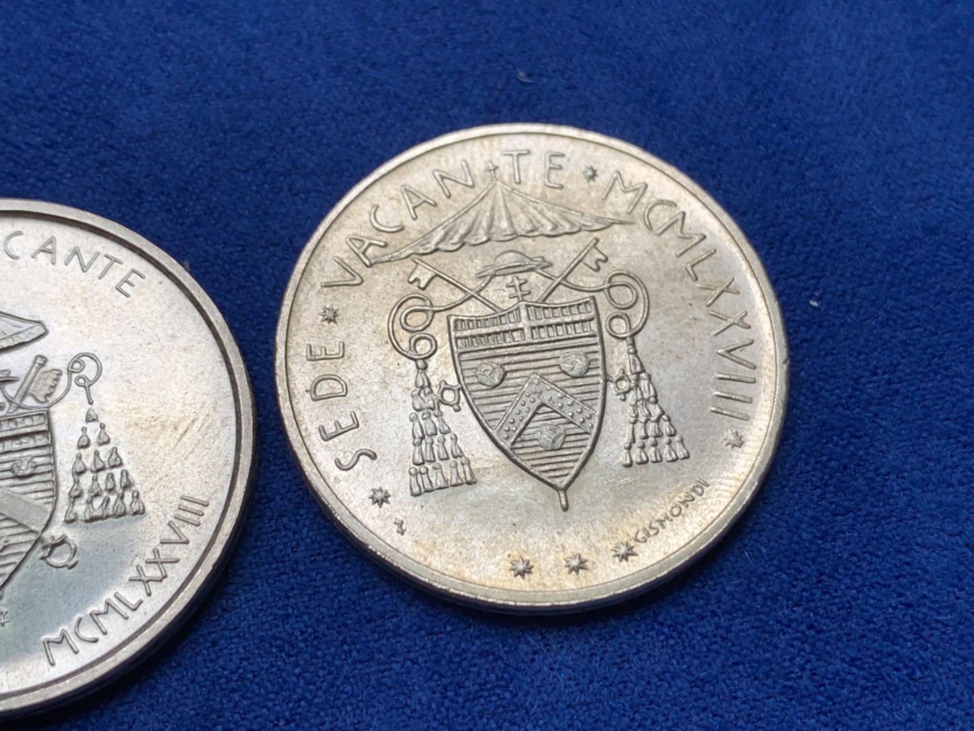 《竞宝斋》三少爷老婆本专场-第156场 (全场包邮) 梵蒂冈1978年教皇缺位500里拉银币一对，两个版