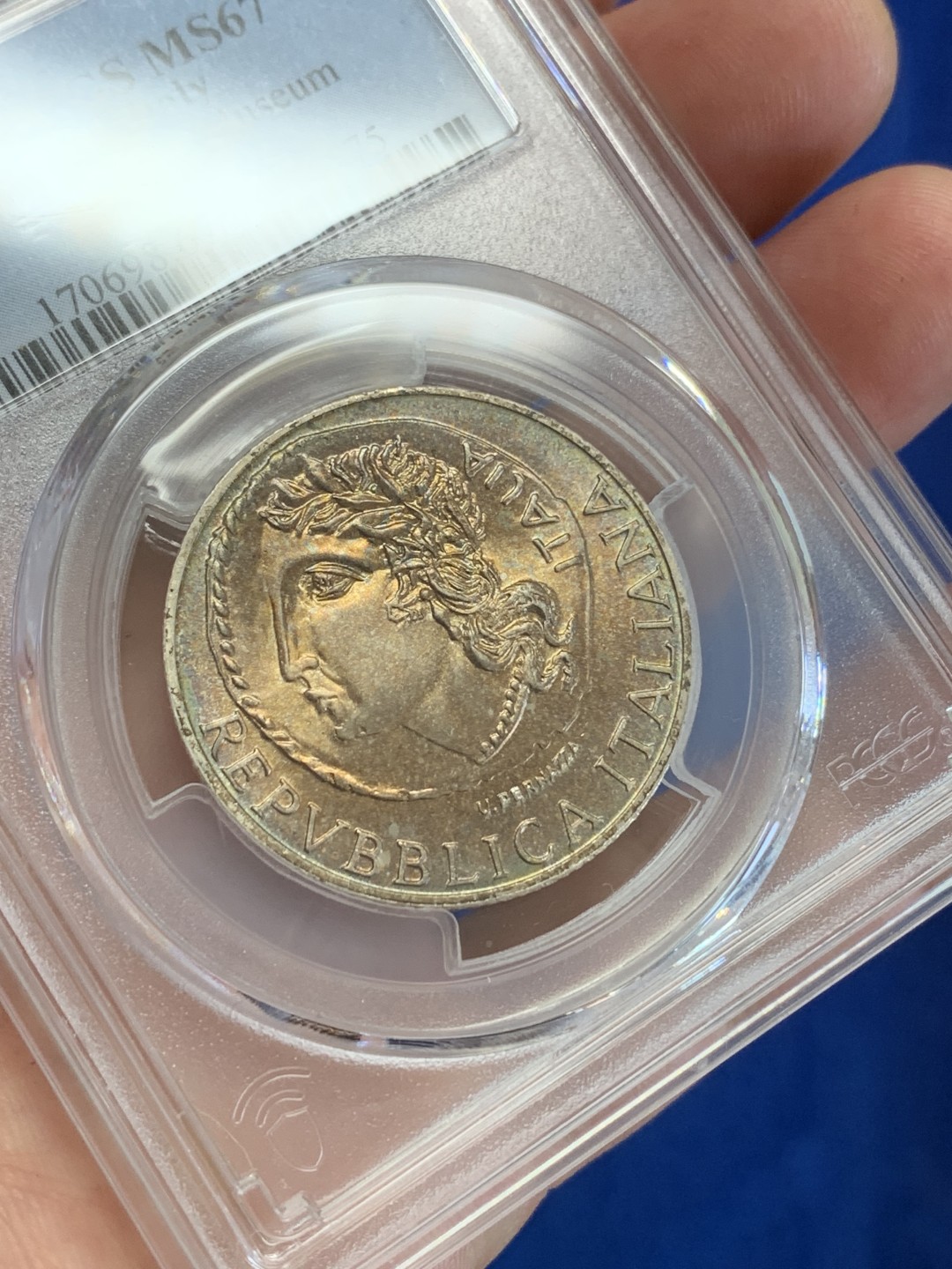 《竞宝斋》三少爷老婆本专场-第156场 (全场包邮) PCGS金盾 MS67 意大利1999年罗马国家博物馆纪念2000里拉银币，淡金彩包浆，很漂亮