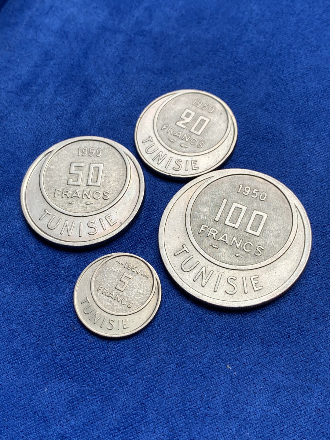 《竞宝斋》三少爷老婆本专场-第156场 (全场包邮) 突尼斯1950年清年份5、20、50、100法郎4枚套