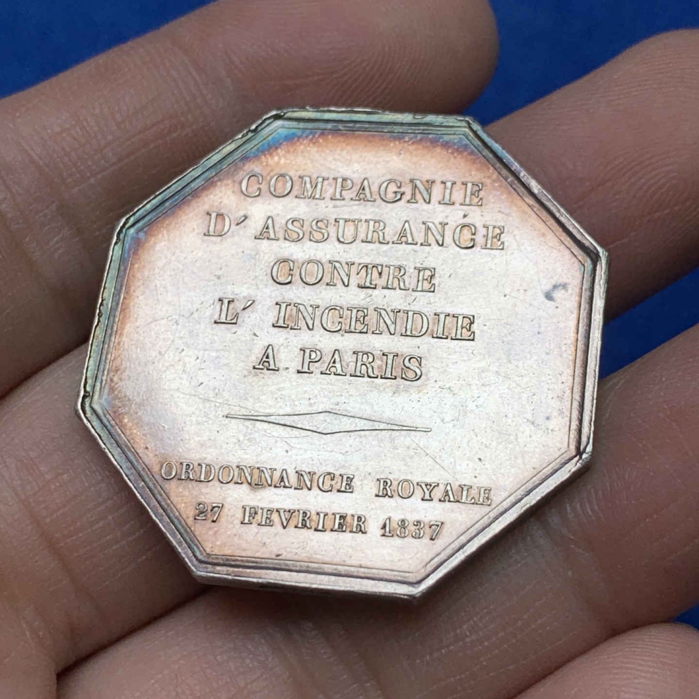 《竞宝斋》三少爷老婆本专场-第156场 (全场包邮) 法国1837年巴黎火灾保险公司八角代用银币，对边直径36.5mm，重量19.34g。UNC好品相